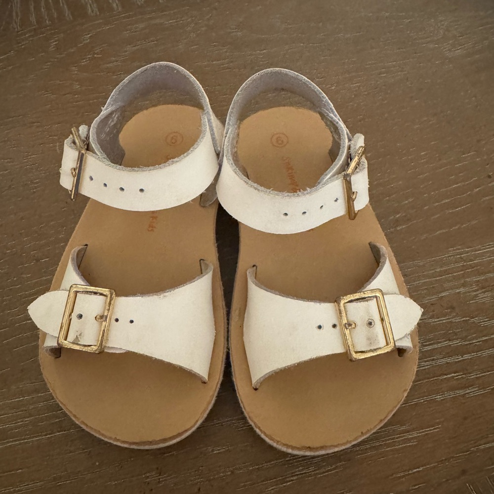 Chic Kids White Sandals with Gold Buckles